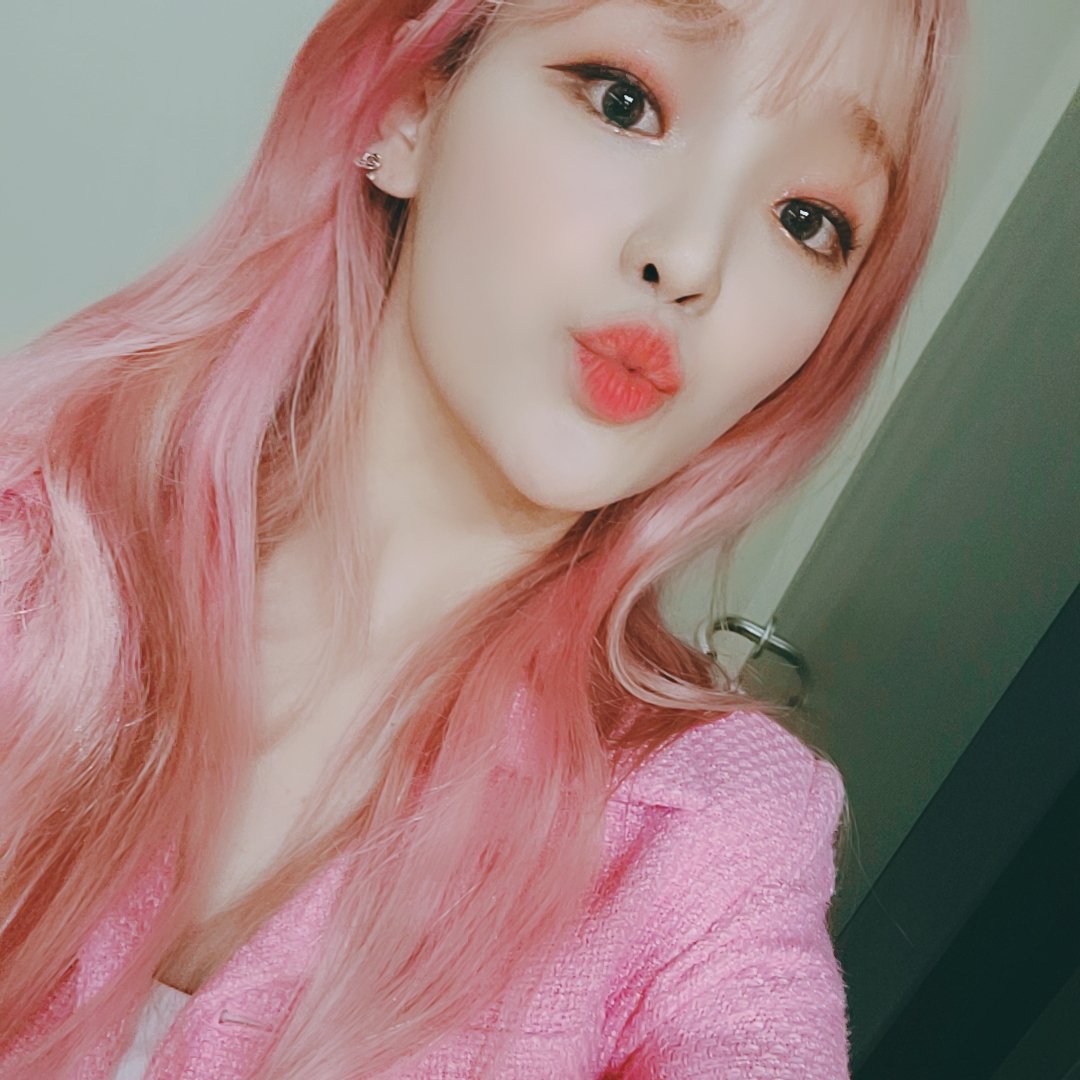 WM_OHMYGIRL's tweet photo. #오마이걸 #미라클 #고마워요 #기적 #승희 #분홍 #앞으로_크리들위해_더_열심히_할께 #감사합니다♡ #보고싶어_미라클 https://t.co/sfHhuZyIg1