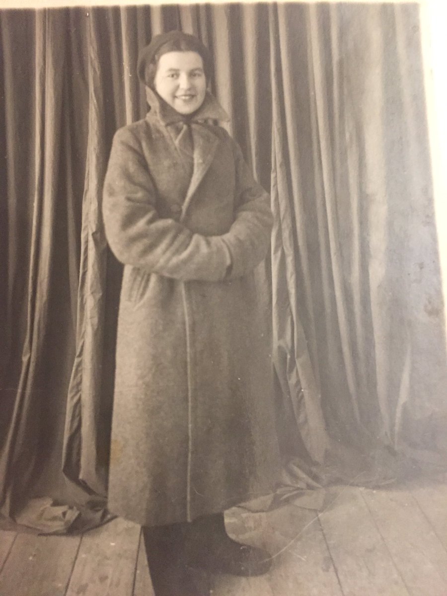 Моя мама, Докукина Агриппина Михайловна, хирургическая медсестра в военном госпитале (сейчас это здание 30-й гимназии). 1-я группа крови. Отдавала кровь раненым бойцам напрямую. Светлая память!