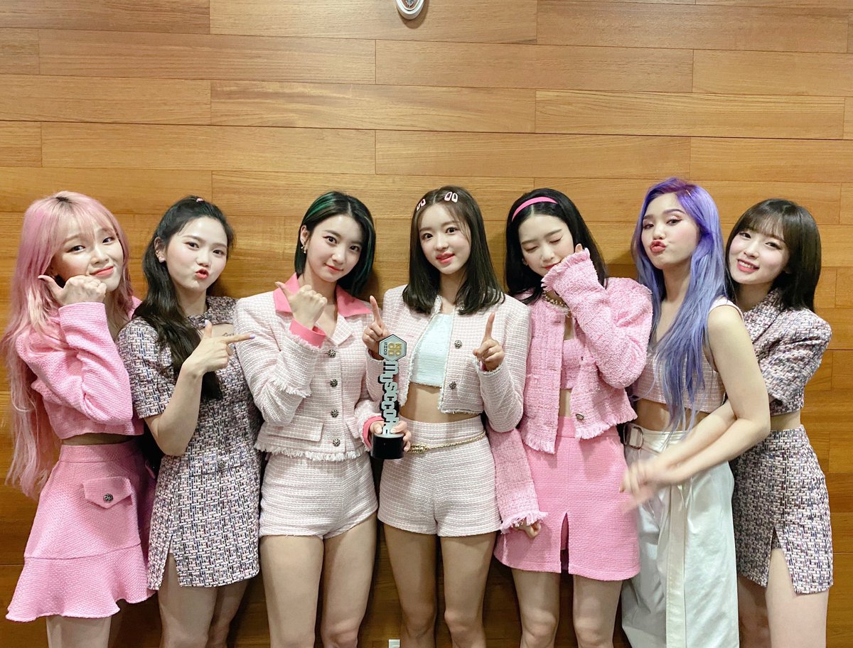 [#OhTimes] 200509 음악중심 📸

음악중심 1위 🏆 수상을 축하합니다🎉

#미라클과오마이걸이함께한모든순간들은 
#늘기적처럼기억되길🎆

#오마이걸 #OHMYGIRL #OMG 
#NONSTOP #살짝설렜어