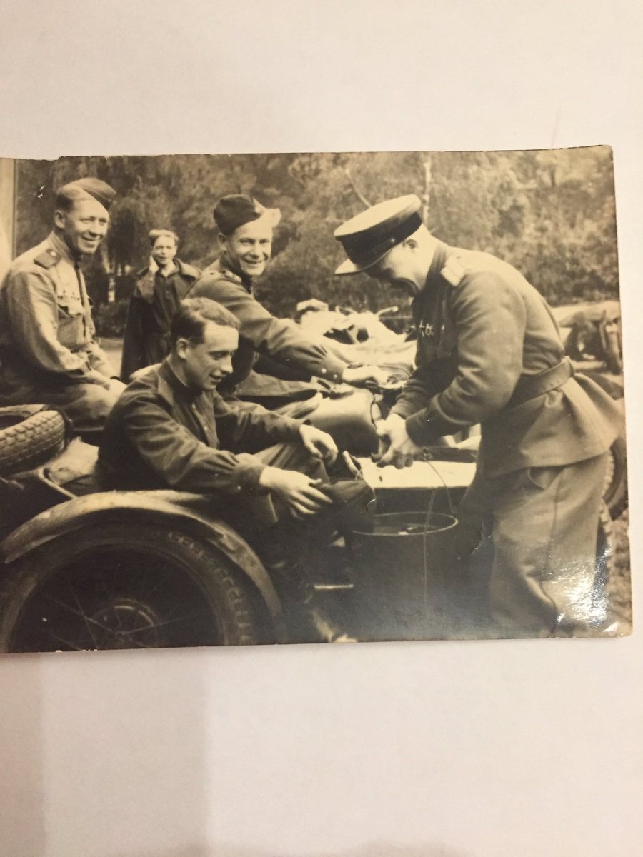 В часы досуга. Май 1945 года.