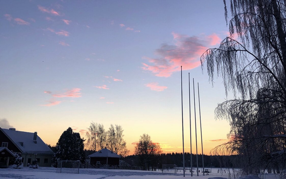 lauraliljeblad's tweet photo. Last year we had a youth exchange in Hyvärilä! Look at these views! 😍🇫🇮🇮🇹🇵🇱🇭🇺

#KainuuMaailmalla  #MaailmaKainuussa #Europeismyhome
#YoungTogether
#DiscoverEU #MinunEurooppa
#MeidänEurooppa
#EuropeDay2020 #EuropeDay #Hyvärilä #Finland #Italy #Poland #Hungary https://t.co/XqdTTYcLfy