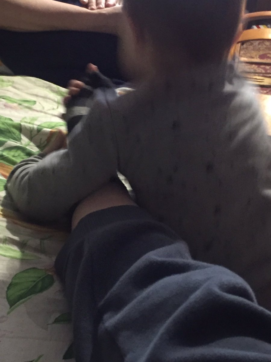 babbka's tweet photo. Привет.
Моя сестра безумно любит трогать н��ги. У меня всё 💔
#карантин #дети #мило #выходные https://t.co/eguCWdPA7r