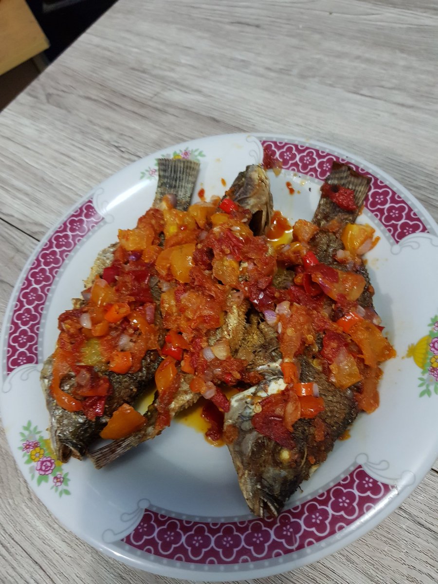 Ahaaa.. jadi deh ikan rica buatan sendiri dirumah. Jam brp nih buka puasa 😅
 <a href="/indihome/">IndiHome</a> #PahlawanDariRumah #BUMNUntukIndonesia
