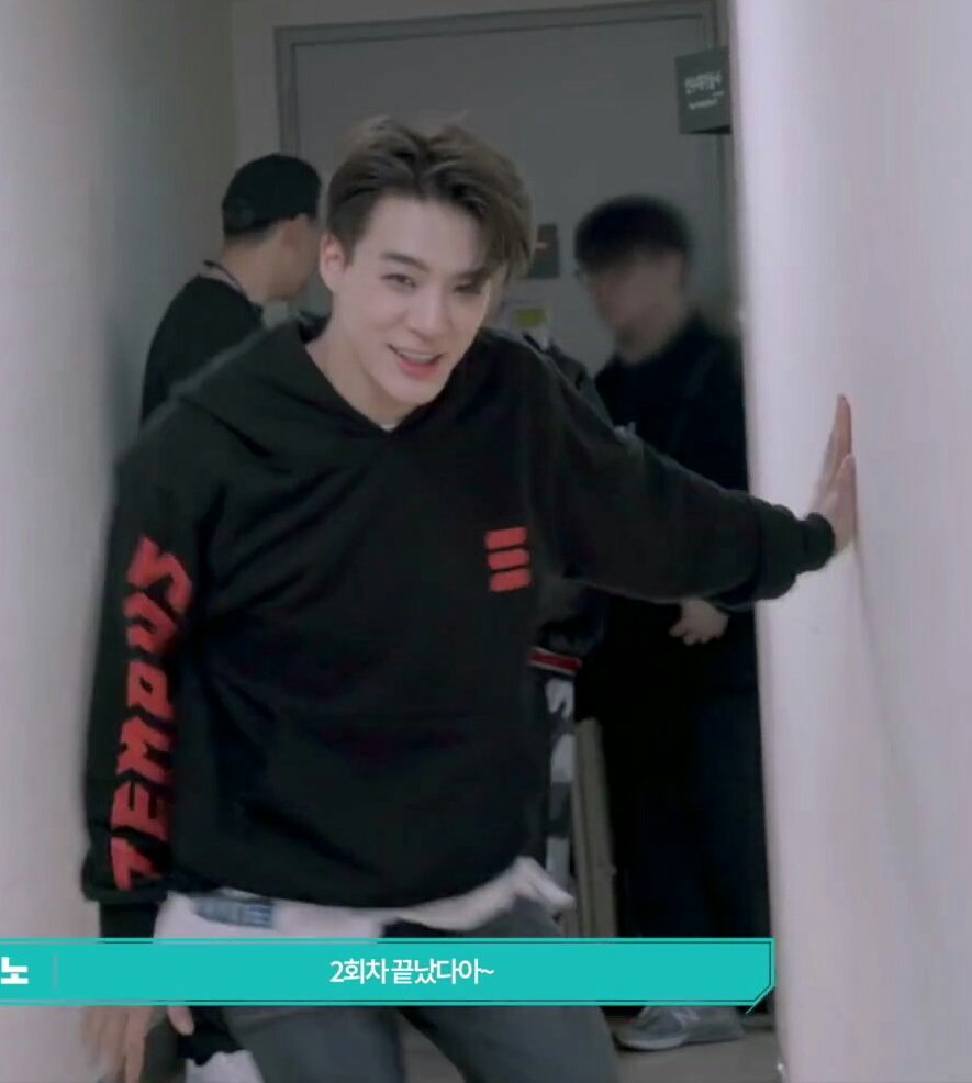 I bet Jeno really love his TEMPUS hoodie and sweatpants 