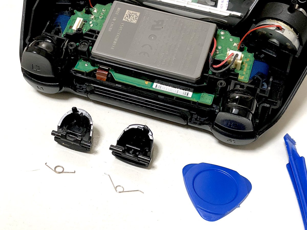 ちだっち A Twitteren 今日は Ps4コントローラーのl2r2トリガーを交換修理していくわ 大蛇丸voice 直りました