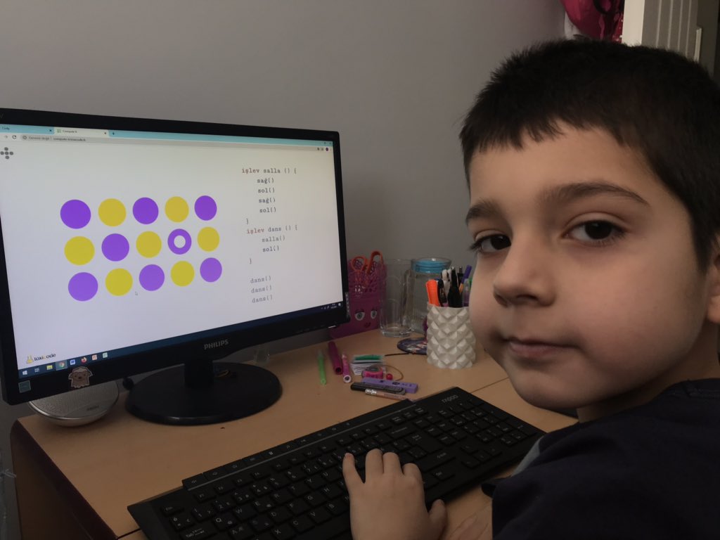 isik_oguz's tweet photo. Kerem ile toxicode çalıyoruz. Basit kodlardan başlayıp, şartlar, döngüler, alt programlar, özyineleme derken eğitimi tamamladık. Defalarca tekrar edilebilir. #kodlama #toxicode https://t.co/LscrfbRNm5