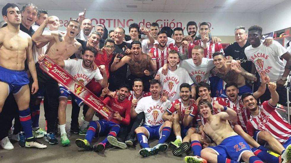 danivrs_88's tweet photo. Un equipo con alma, nuestro Sporting con el que tanto nos identificamos,de otro planeta, de otro universo 😍😍 #MareoManda https://t.co/jSvLTbyQFx