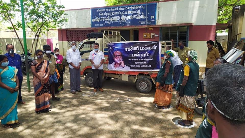 RmmYouthGuild's tweet photo. கோவை மாவட்ட ரஜினி மக்கள் மன்றத்தின் சார்பில் நேற்று  SS குளம் ஒன்றியத்தில் தூய்மைப் பணியாளர்கள் 25 பேருக்கு அரிசி, மற்றும் மளிகைப் பொருள்கள் வழங்கப்பட்டது

#RMMYouthGuild 🙏🏼🤘🏼 https://t.co/IP0C5RsPO0