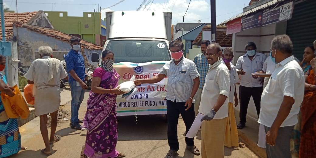 SCMGroups's tweet image. #corona19 #COVID 
@thechennaisilks @sreekumaranthangamaligai
@SCMGroups 
#Puliampatti
09.05.2020 issued rice pack to  150 nos at Puliyampatti 
By 
M.Ganesan,
D.Thirumoorthi