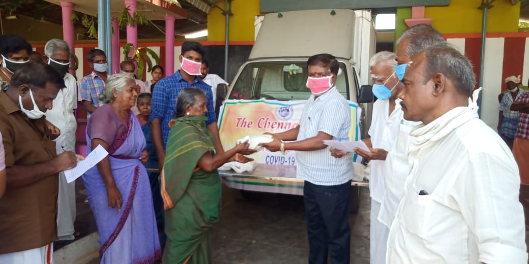 SCMGroups's tweet image. #corona19 #COVID 
@thechennaisilks @sreekumaranthangamaligai
@SCMGroups 
#Puliampatti
09.05.2020 issued rice pack to  150 nos at Puliyampatti 
By 
M.Ganesan,
D.Thirumoorthi