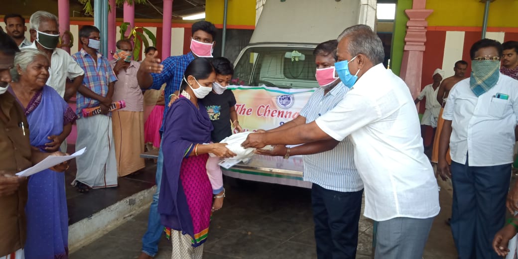 SCMGroups's tweet image. #corona19 #COVID 
@thechennaisilks @sreekumaranthangamaligai
@SCMGroups 
#Puliampatti
09.05.2020 issued rice pack to  150 nos at Puliyampatti 
By 
M.Ganesan,
D.Thirumoorthi
