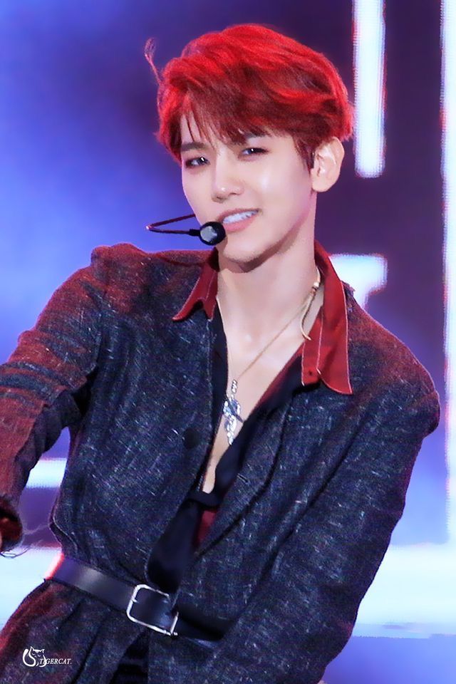 loeyon's tweet photo. Whoever put Baekhyun in this outfit deserves a huge raise https://t.co/oPhS43W0xL