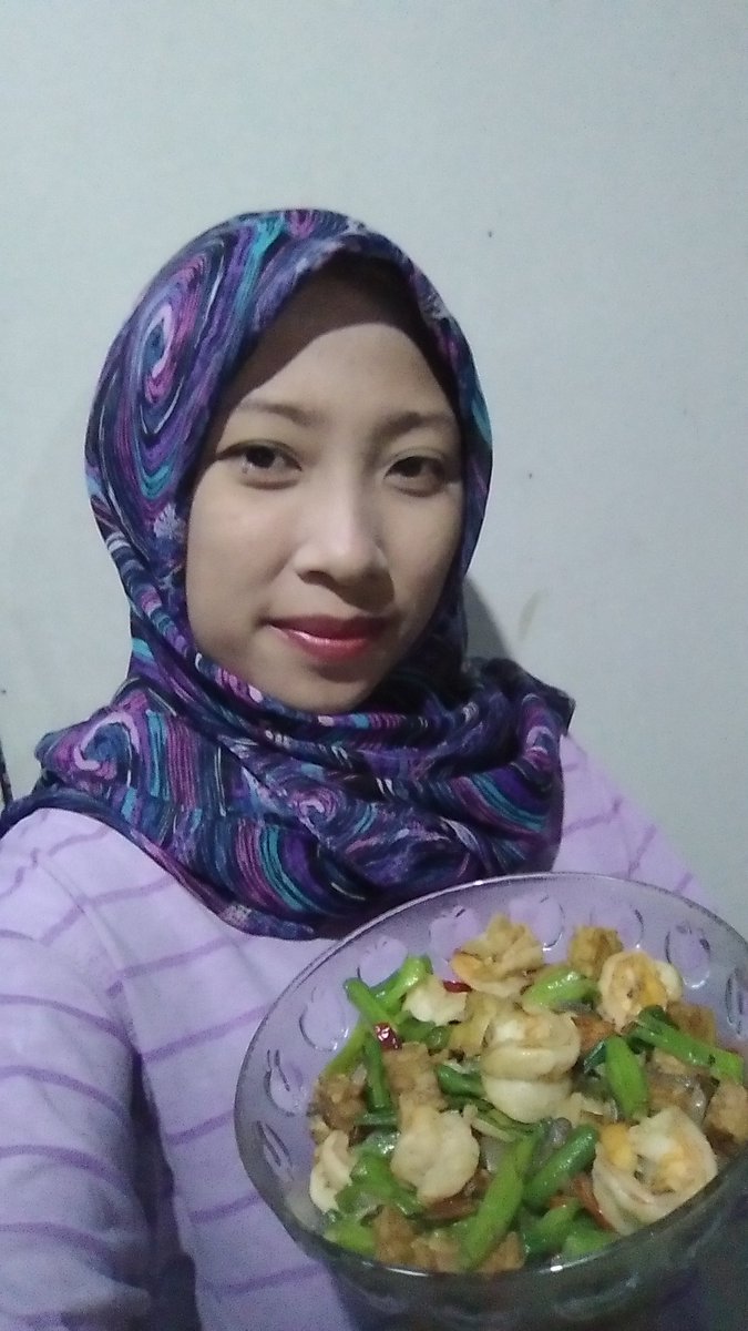 Ini juga salah satu kreasi masakan yang aq contek dari YouTube. Sengaja nyari yang simple dan mudah bikinnya jadi nggak perlu lama di dapur kan.
<a href="/IndiHome/">IndiHome</a>
#PahlawanDariRumah