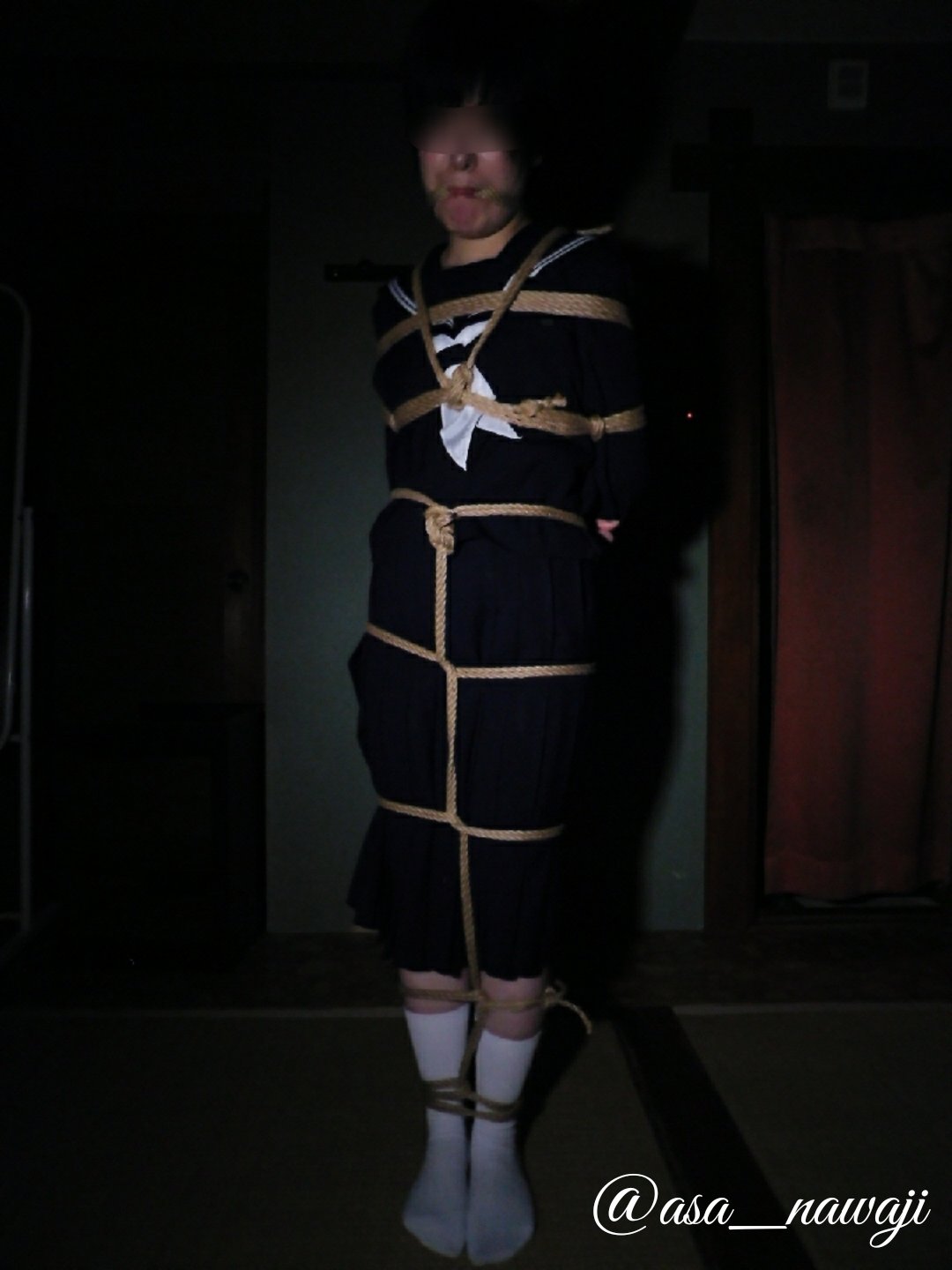 セーラー服　緊縛監禁画像 