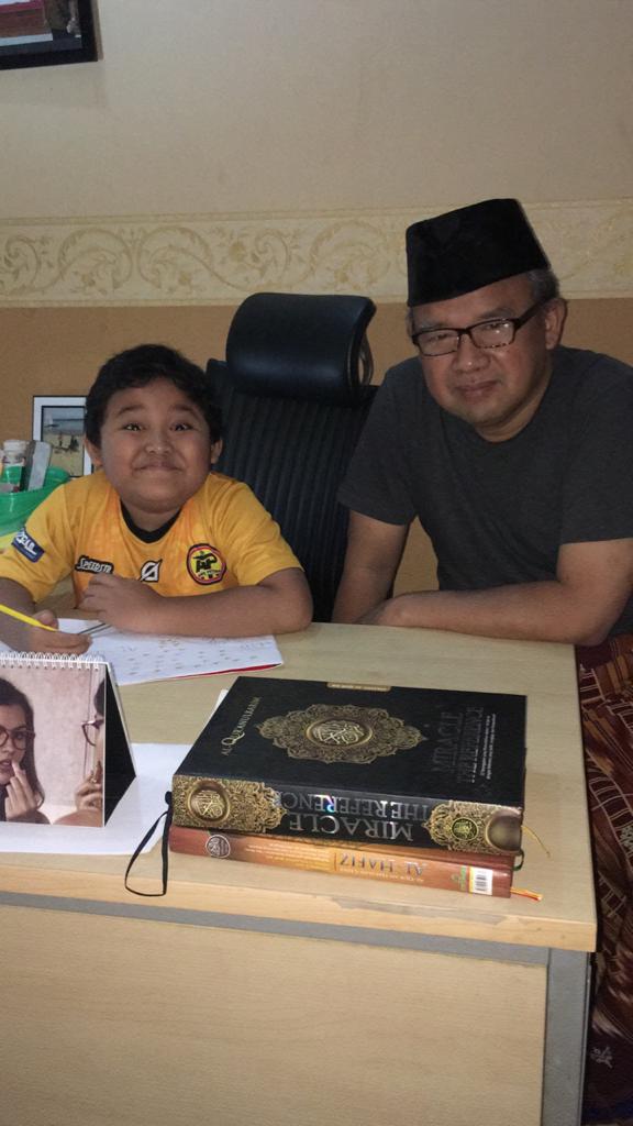sonybw's tweet photo. Menemani si Kecil Pran belajar https://t.co/CxS7YHDWvD