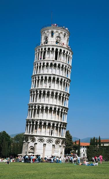 oncepatata's tweet photo. Leaning Tower          Leaning Mina
of Pisa                           of Japan https://t.co/zcAfFKdNH8