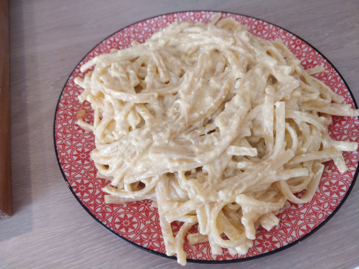 What do I do when I find my #Kalles is horribly out of date I hear you ask? 
Why I make Spaghetti Kaviarbonara of course!