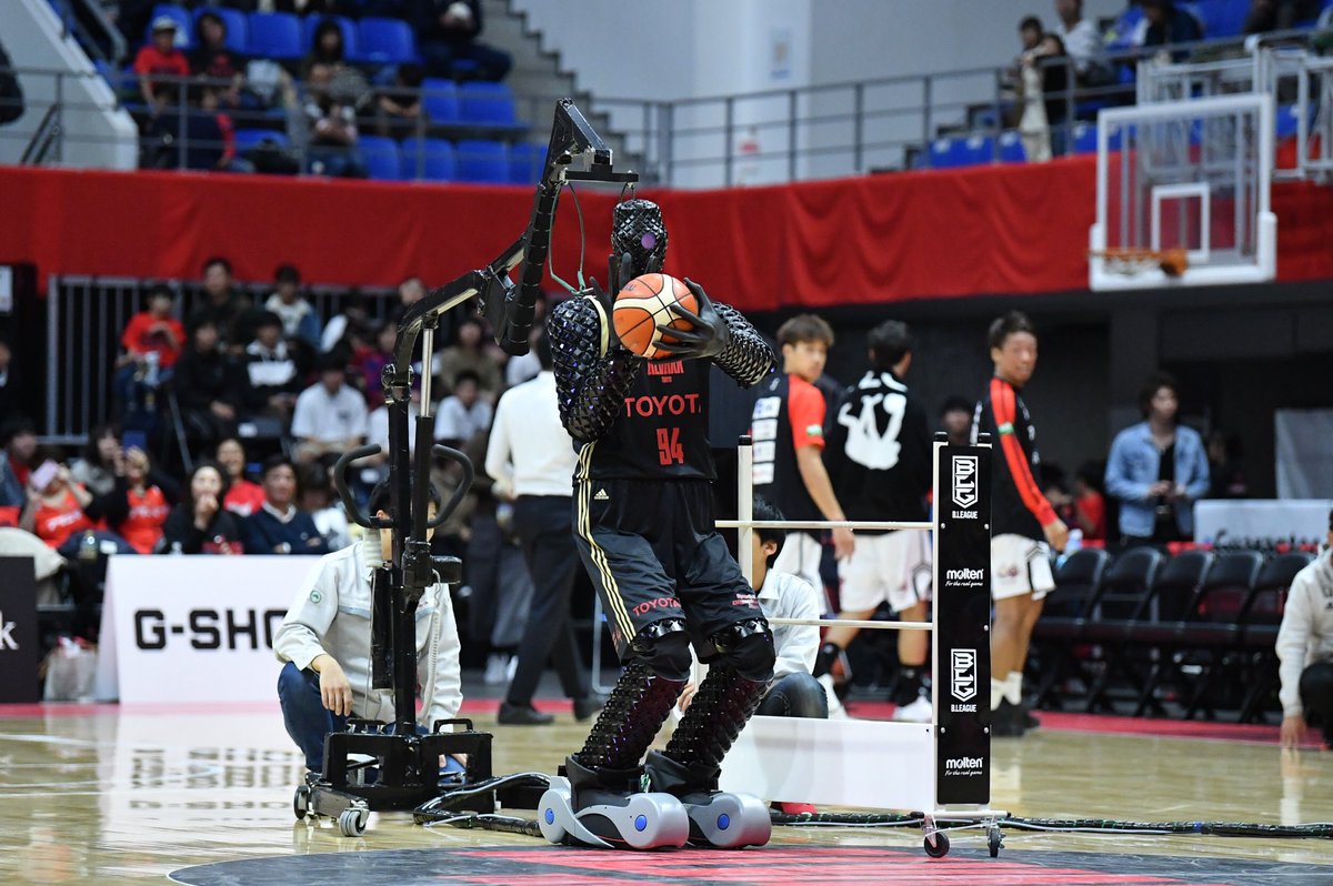 ALVARK_TOKYO's tweet photo. 🎖ご報告🎖
2年前の初登場から進化を続け、オールスターで圧巻のパフォーマンスを披露した #CUE4 と、今季開幕前に #アルバルク東京 を退団してNBAダラス・マーベリックスと契約し、Gリーグで活躍した #馬場雄大 選手がBREAK THE BORDER賞を受賞いたしましたのでご報告させていただきます✨👏
#Bリーグ https://t.co/hs3xQyFWXD