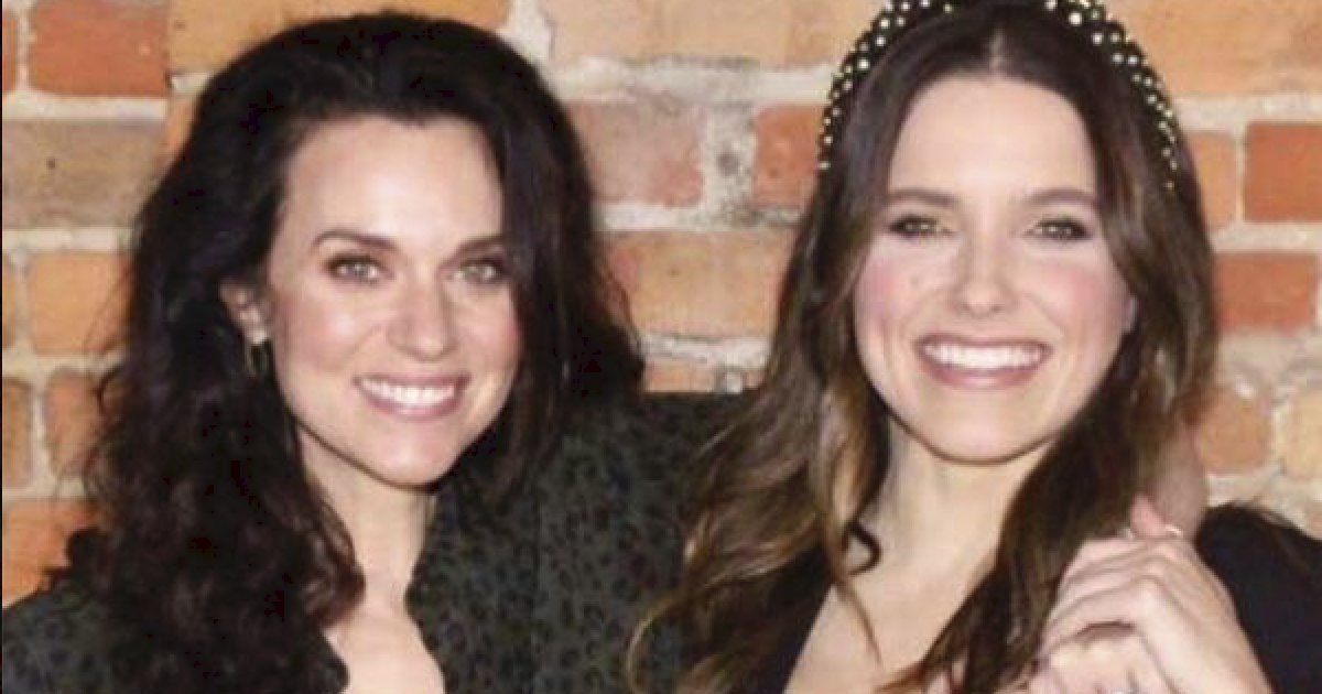 enews's tweet photo. It's been eight years since Hilarie Burton and Sophia Bush appeared on One Tree Hill together, and despite being "pit against each other," the two are still friends to this day. https://t.co/kfoXhUhuxL https://t.co/n7EG60zOum