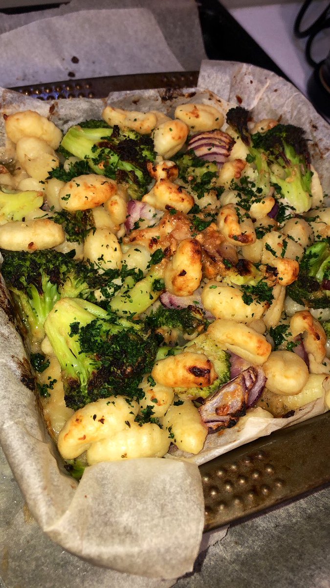 simplyus6's tweet photo. Loving @BegumNadiya’s “Nadiya time to eat” @netflix series 🍳

- Ethnic representation 
- Simple recipes that stretch throughout the week
- Something for everyone 

Thanks for the one tray chicken satay+curry recipe! You saved me a hundred dirty dishes #NadiyasTimeToEat https://t.co/MoTWTM7Hec