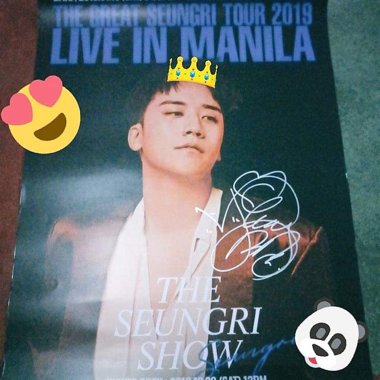 RubenesqueRiri's tweet photo. These are my most precious items. My first ever concert and then I won this Seungri-signed poster. 
Seungri, goodluck to you. Fighting! Strong baby 2.0
#GoodLuckToSeungri https://t.co/lBSe40utIS