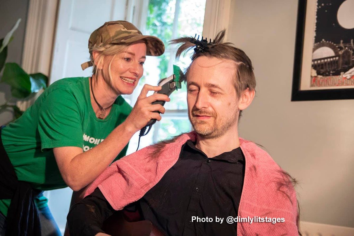 divinecomedyhq's tweet photo. Watch #NeilHannon launch the #GetYourLocksOff fundraiser: https://t.co/P5yJ0krB1I
All donations welcome: https://t.co/IUlhKw2Isu
Photos: @dimlylitstages ๐
#TheDivineComedy @MyLovelyHorseR โฅ๏ธ๐ https://t.co/l04rIzCJbj