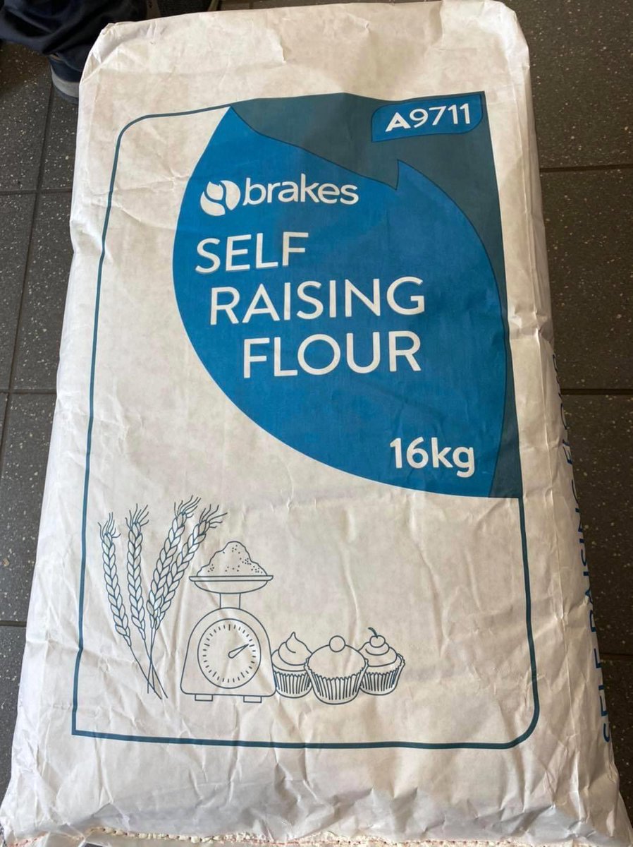 Brakes_Food's tweet photo. Really interesting flour report on #KitchenCabinet on @BBCRadio4
We have flour in stock at our #FoodShop which is open to the public 
Nationwide Call &amp; Collect
https://t.co/z2Dy9i1Yxl
Home delivery: 
Check your post-codes
https://t.co/QNH5FjtyKK
We have delivery slots!
#BBCTKC https://t.co/664UhPHvd3