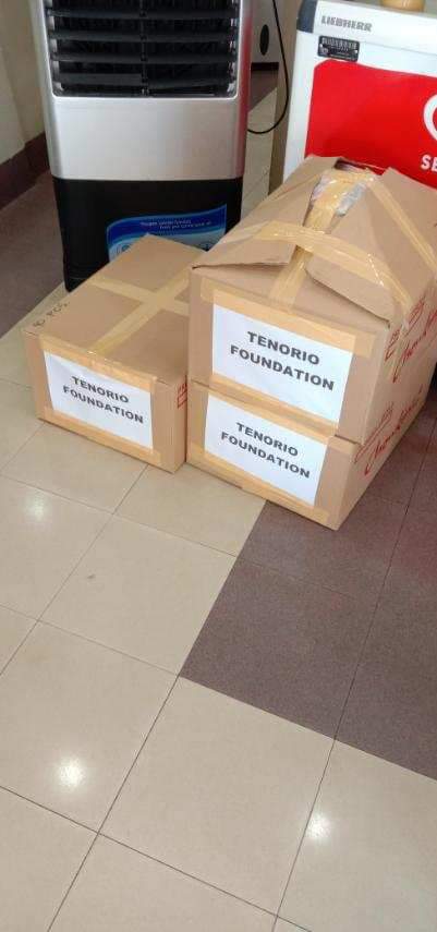 TenorioFdn's tweet photo. We are proud to support to #FrontLineHeroes  in the ER, ICU, Isolation, &amp; Severe Acute Respiratory Infection units, along with other staff and security guards at the Eastern Visayas Regional Medical Center with food and gifts. #COVID19PH #Philippines @pia_ev @pia_ev @DOH7govph 👩‍⚕️ https://t.co/qHkmUc0e4c