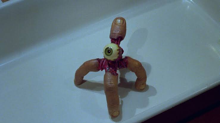 人間食べ食べカエル 死霊のしたたり2 やっぱり超面白いな したたり シリーズで1番好きかもしれない 手犬や指と目玉の合体生物とか 1より更に異形度の増した蘇生クリーチャーが見てて楽しいし フランケンフッカーを彷彿とさせる人体キメラ博覧会が開催