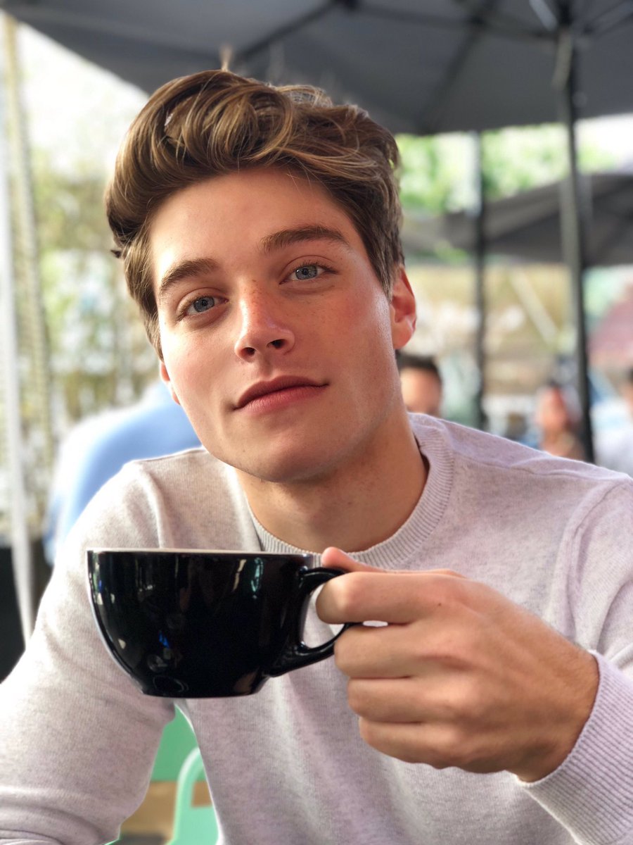 froyuuki's tweet photo. フロイくん、カッコ良すぎます🤦‍♀️ #froy https://t.co/SMMP5Hpltn