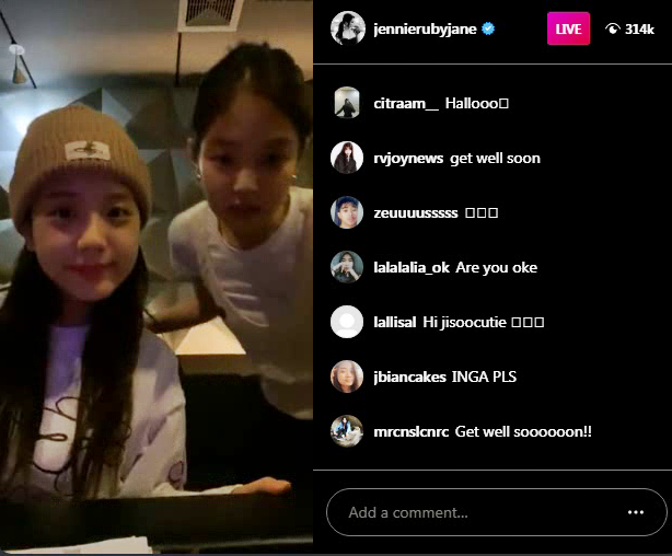 JennieStan_Lov's tweet photo. jennie ig live end with 314k views. She look s happy today alongside with jisoo. Also hope she taking a good care of her self. Jennie said her ankle getting better now. 
#GetwellSoonJennie https://t.co/oKRt7xBkAE