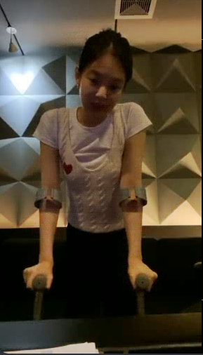 JennieStan_Lov's tweet photo. jennie ig live end with 314k views. She look s happy today alongside with jisoo. Also hope she taking a good care of her self. Jennie said her ankle getting better now. 
#GetwellSoonJennie https://t.co/oKRt7xBkAE