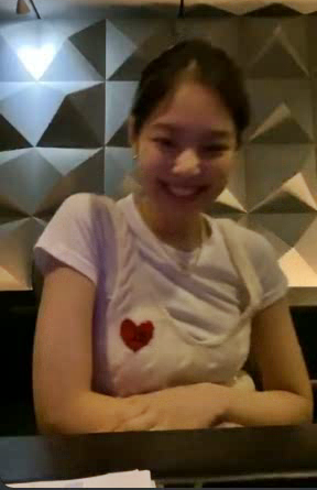 JennieStan_Lov's tweet photo. jennie ig live end with 314k views. She look s happy today alongside with jisoo. Also hope she taking a good care of her self. Jennie said her ankle getting better now. 
#GetwellSoonJennie https://t.co/oKRt7xBkAE