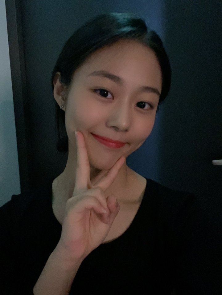 chaeringallery's tweet photo. ｡:°ஐ 200508 
shes so pretty :(
cr fancafe

#채린 #체리블렛 #Chaerin #CherryBullet https://t.co/0RKyJZcrmI