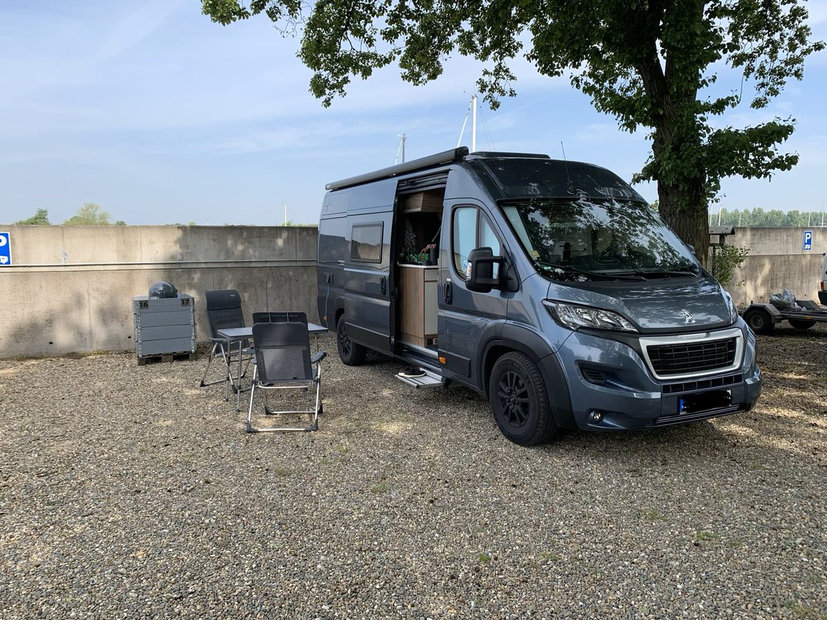 EbisOnTour's tweet photo. Eine Nacht in Roermond, endlich können wir langsam wieder los. #megamobil #wohnmobil #kastenwagen #camping @on_ebi https://t.co/brEviIvv3Z