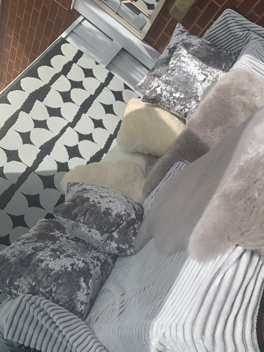 lisacrout's tweet photo. My little zen garden https://t.co/uLOV6TZaEp
