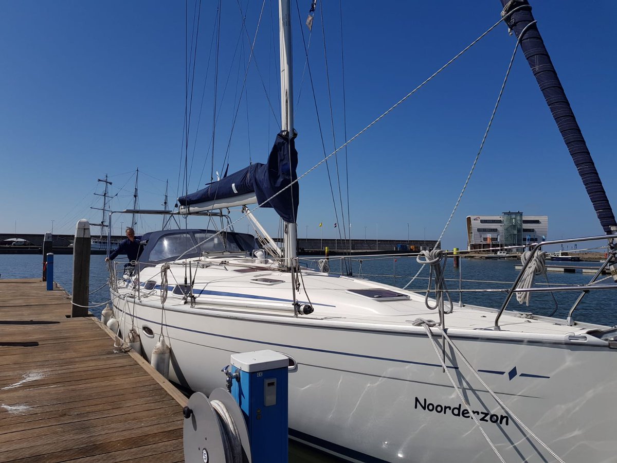 Zeiljacht met thuishaven Hengelo gestolen in Enkhuizen .
