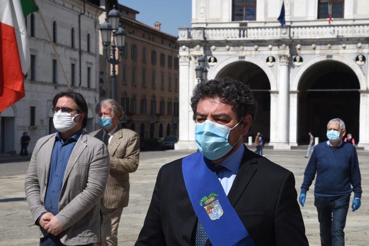 PresProvBS's tweet photo. Il Presidente della Provincia d Brescia, Samuele Alghisi, ha partecipato questa mattina alla commemorazione, davanti alla Stele di Piazza della Loggia, a Brescia,  del "Giorno della Memoria", in ricordo di tutte le vittime del terrorismo interno e internazionale. https://t.co/XtSJp8AVzI
