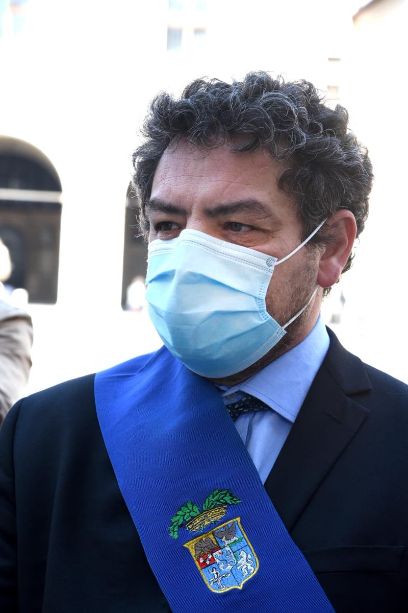 PresProvBS's tweet photo. Il Presidente della Provincia d Brescia, Samuele Alghisi, ha partecipato questa mattina alla commemorazione, davanti alla Stele di Piazza della Loggia, a Brescia,  del "Giorno della Memoria", in ricordo di tutte le vittime del terrorismo interno e internazionale. https://t.co/XtSJp8AVzI