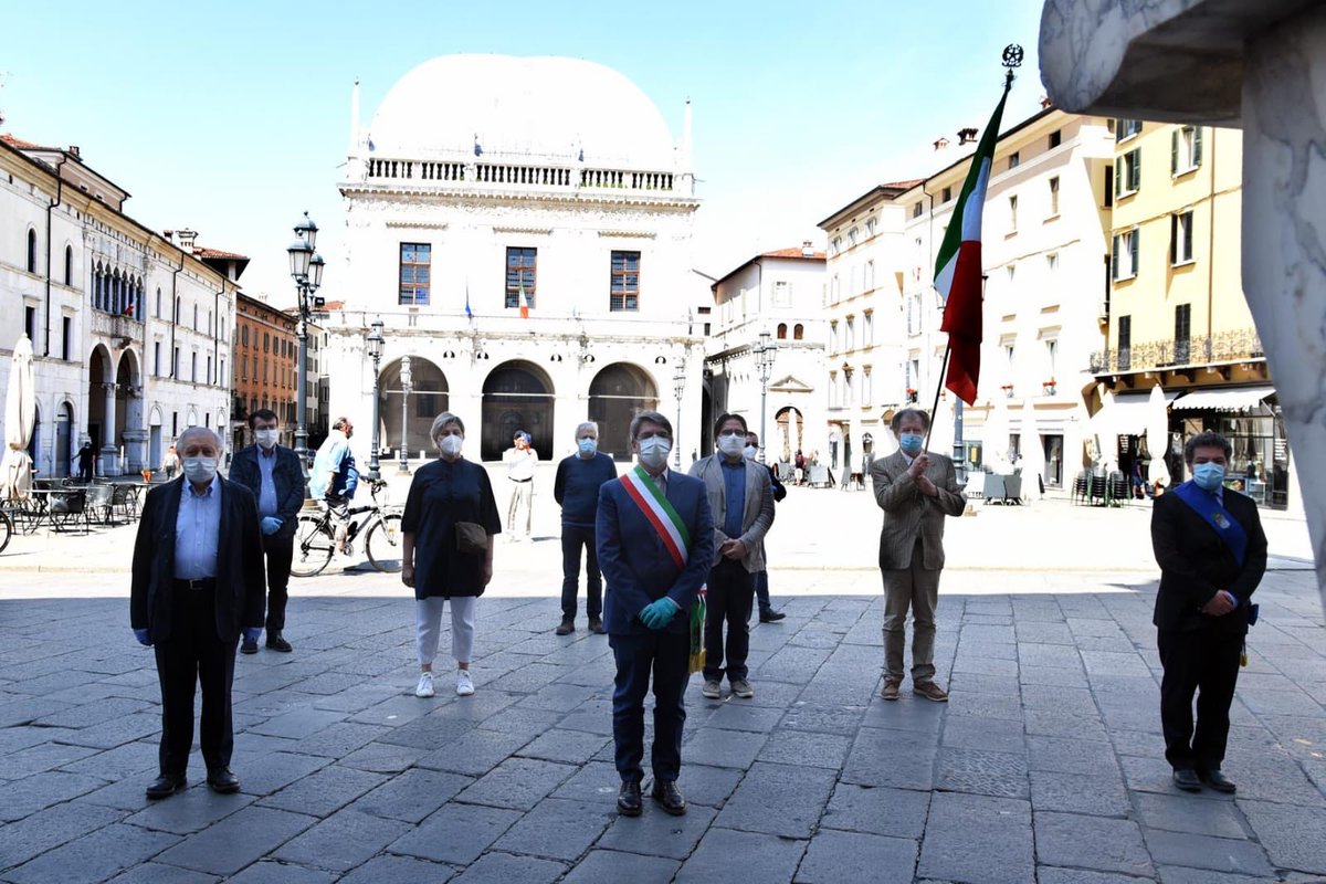 PresProvBS's tweet photo. Il Presidente della Provincia d Brescia, Samuele Alghisi, ha partecipato questa mattina alla commemorazione, davanti alla Stele di Piazza della Loggia, a Brescia,  del "Giorno della Memoria", in ricordo di tutte le vittime del terrorismo interno e internazionale. https://t.co/XtSJp8AVzI