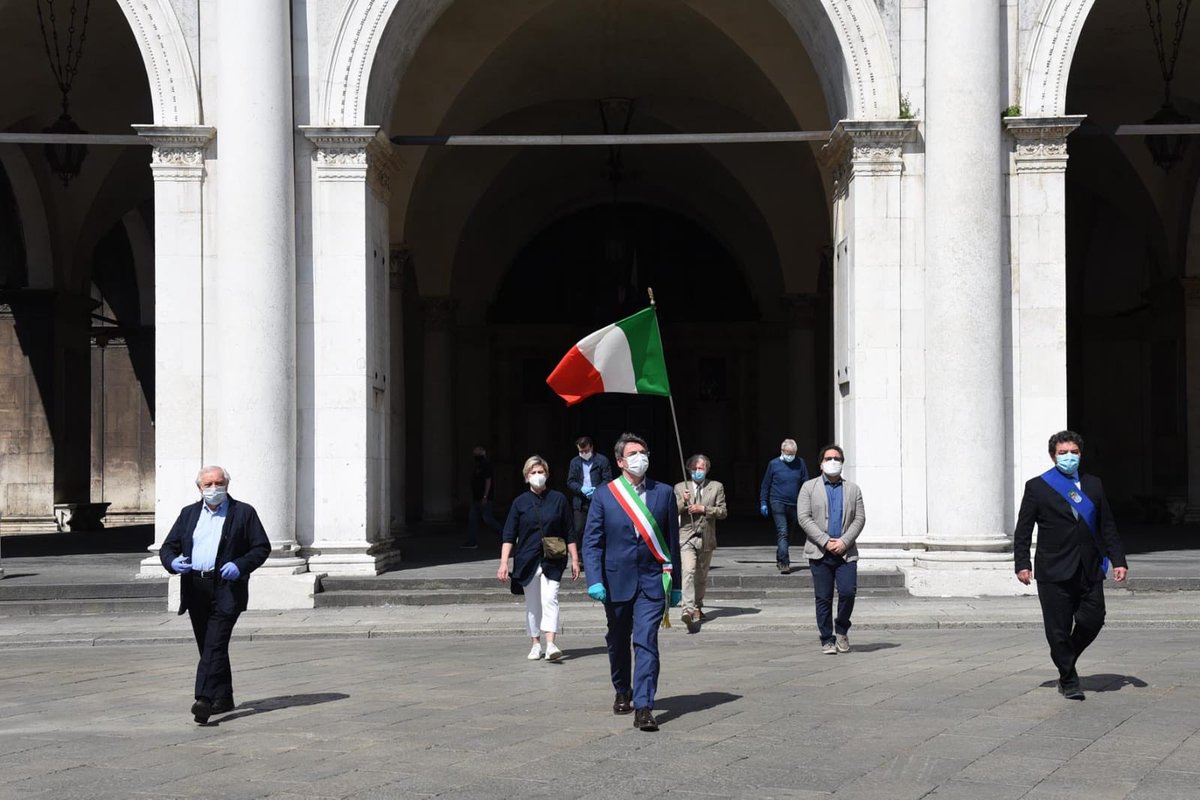PresProvBS's tweet photo. Il Presidente della Provincia d Brescia, Samuele Alghisi, ha partecipato questa mattina alla commemorazione, davanti alla Stele di Piazza della Loggia, a Brescia,  del "Giorno della Memoria", in ricordo di tutte le vittime del terrorismo interno e internazionale. https://t.co/XtSJp8AVzI
