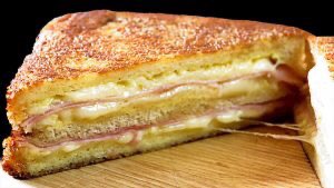 janowoott's tweet photo. a ver solucionemos las cosas como personas adultas

como llamáis esto:

sándwich -Rt
bikini - Mg https://t.co/DeJwmNNtu1