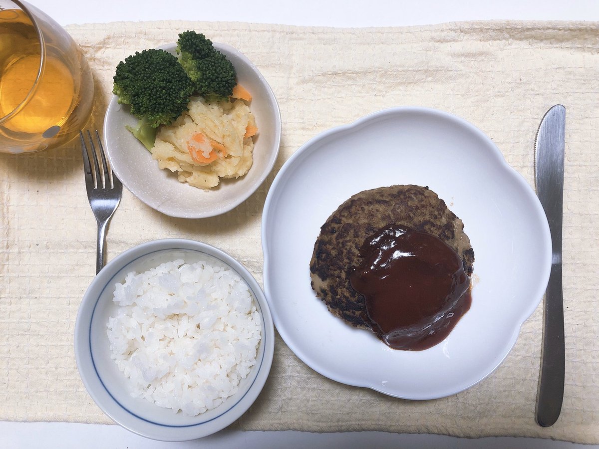 SAORI_AKARIc's tweet photo. ゲーム三昧と思われない為に
ここで料理写真を投稿しとこう🙊
ちなみにこれは兄弟との創作料理 https://t.co/gClidhBpzn