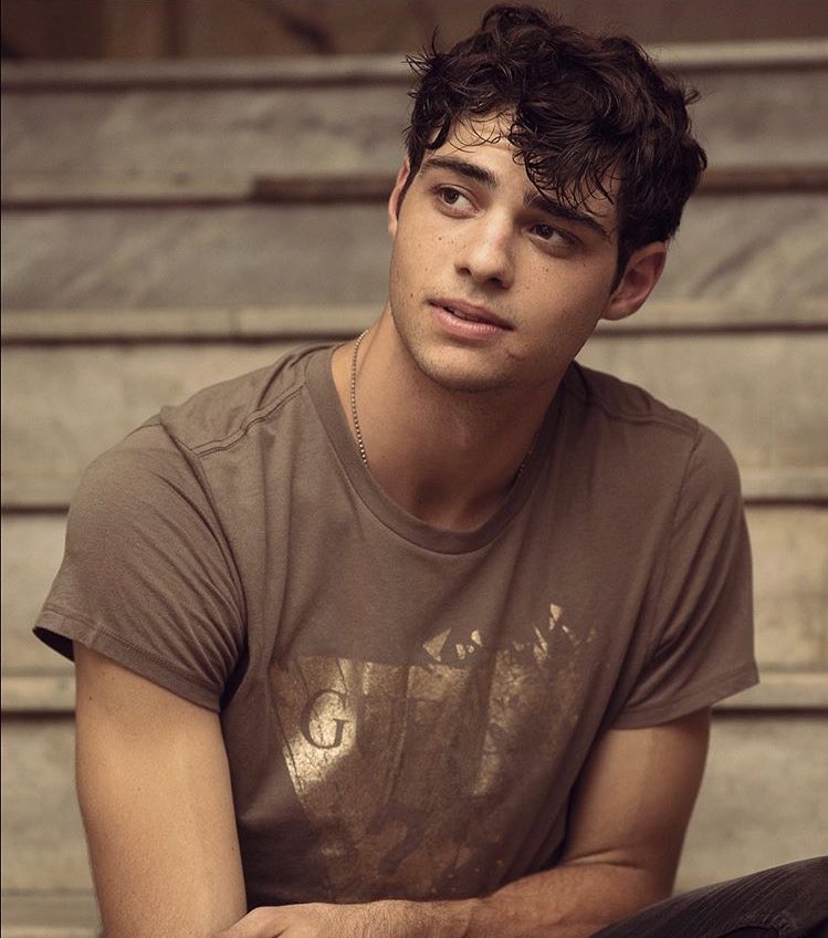iemagazinee's tweet photo. İyi ki doğdun Noah Centineo! (24) 🍰🎈 https://t.co/CmaTaRKyGN