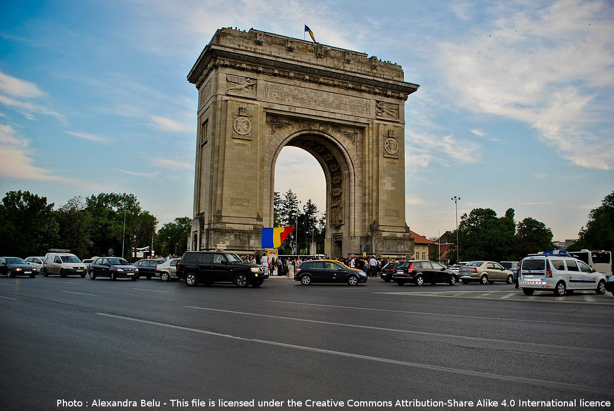ArcDeTriomphe's tweet photo. Un détour par l'est ! 🧭
1️⃣ Saviez-vous que l'#ArculDeTriumf de #Bucarest se situait non loin de la place #CharlesDeGaulle ? 🇷🇴
2️⃣ Le #Triumphpforte d'#Innsbruck fut construit pour le mariage du fils de l'Impératrice Marie-Thérèse en 1765 🇦🇹 #CultureChezNous #JourneeDelEurope https://t.co/FCi9SagICv