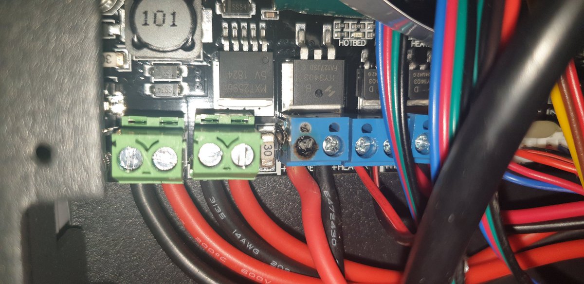 NomasterC's tweet photo. @anycubic3dprint my #4maxpro is 8 months old and recently the heated bed stopped working. I opened the case to find this. Any help? @toms3dp @joeltelling @makersmuse might find this interesting too. https://t.co/1ZDwLwlwBl