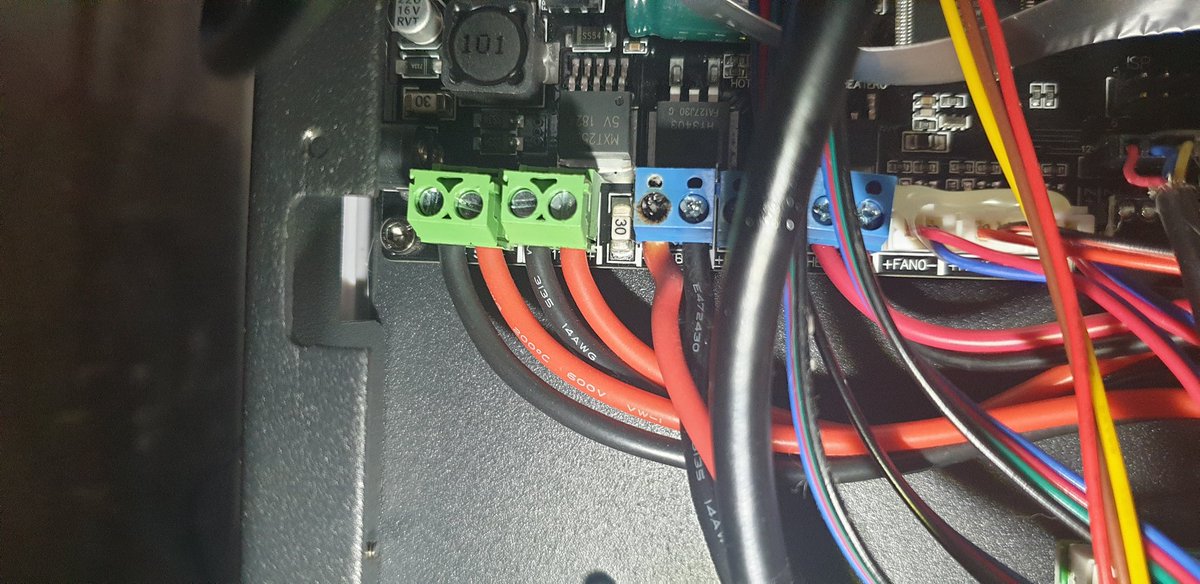 NomasterC's tweet photo. @anycubic3dprint my #4maxpro is 8 months old and recently the heated bed stopped working. I opened the case to find this. Any help? @toms3dp @joeltelling @makersmuse might find this interesting too. https://t.co/1ZDwLwlwBl