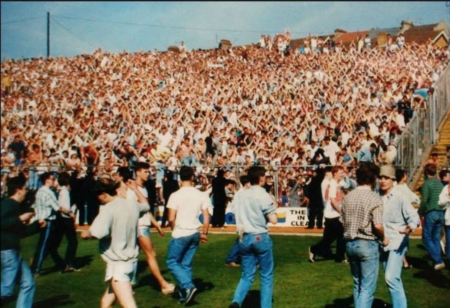 Awaydays23's tweet photo. ON THIS DAY 1987: Leeds United at Brighton &amp; Hove Albion #LUFC https://t.co/I4yqXCMp4C