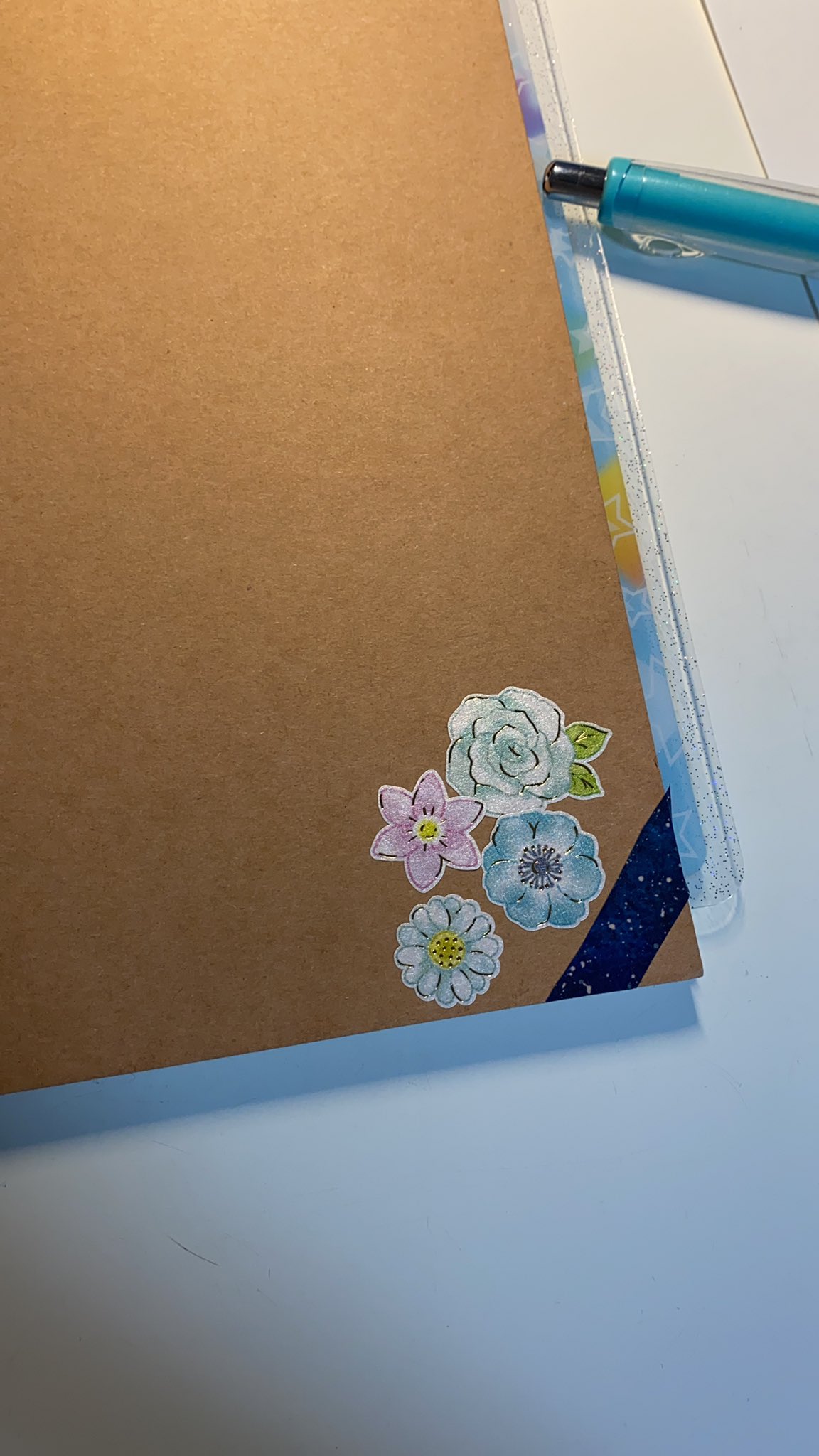 とみいぺぺ 今日買ったシールをお絵描き帳にベタベタ貼ってました T Co Ttyf5aluoj Twitter