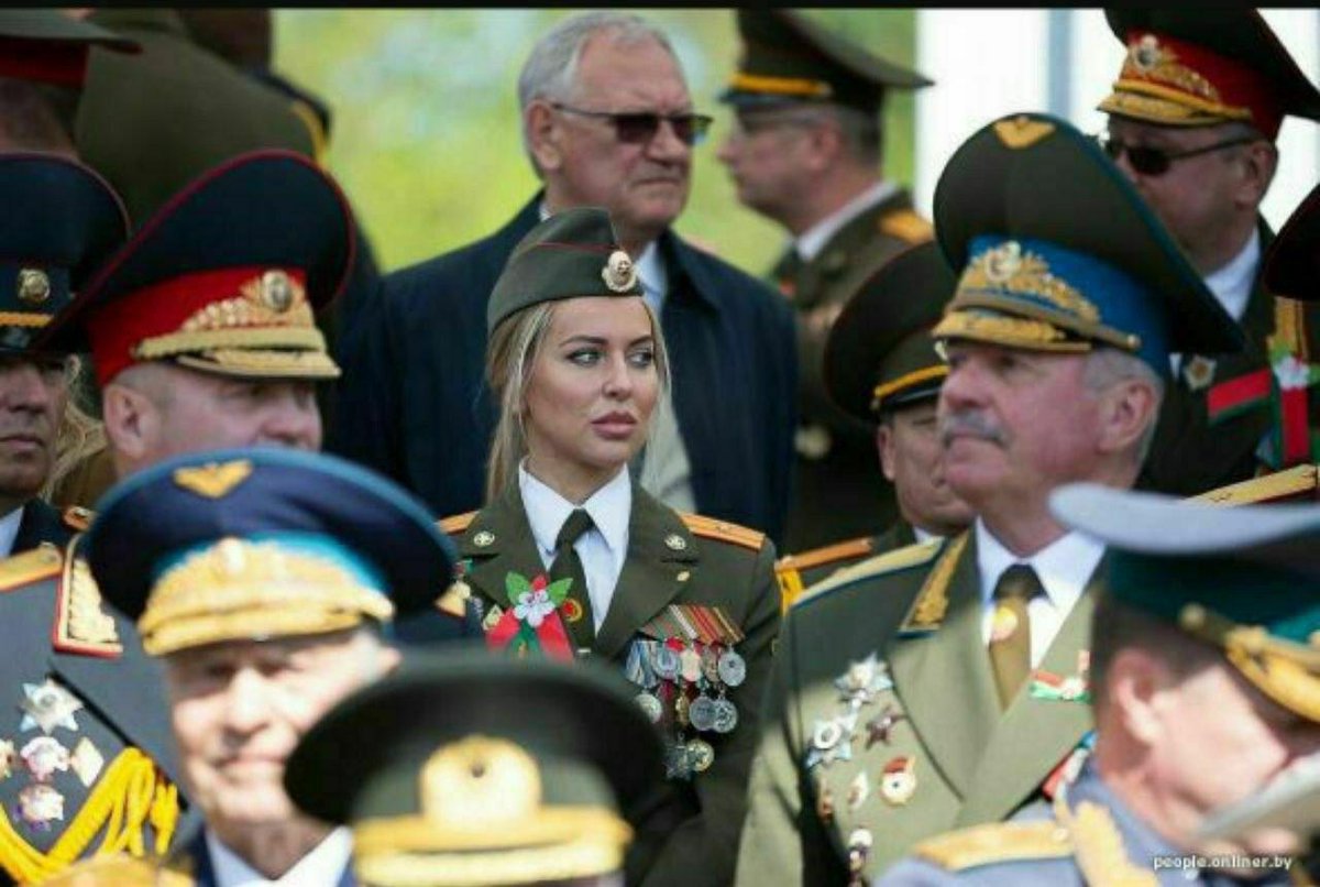 varlamov's tweet image. Фото из Минска… Без понятия, что это за дама… Но не тяжело ли ей от такого количества медалей? В каких боях проявила себя?